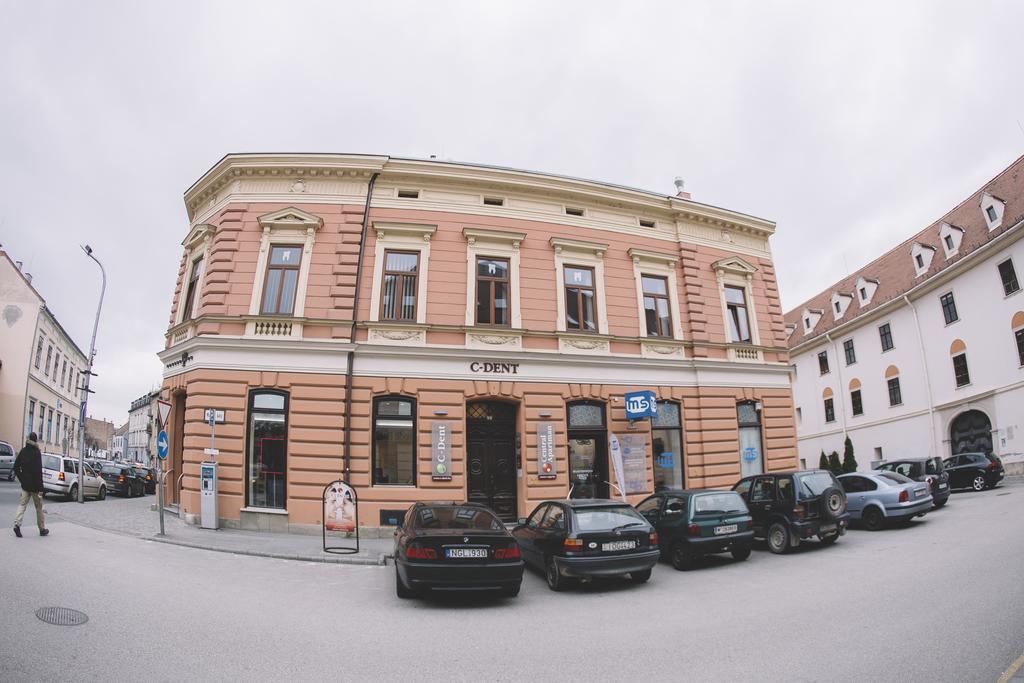 Central Apartman Шопрон Экстерьер фото