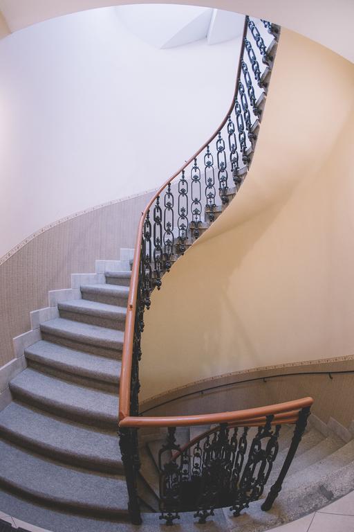 Central Apartman Шопрон Экстерьер фото
