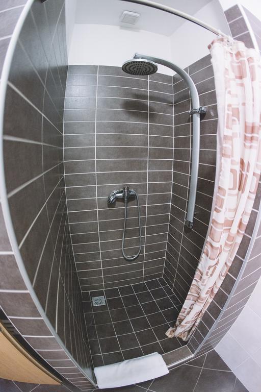 Central Apartman Шопрон Экстерьер фото