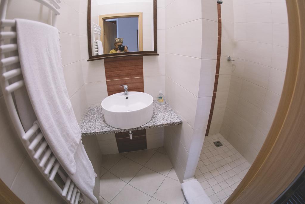 Central Apartman Шопрон Экстерьер фото
