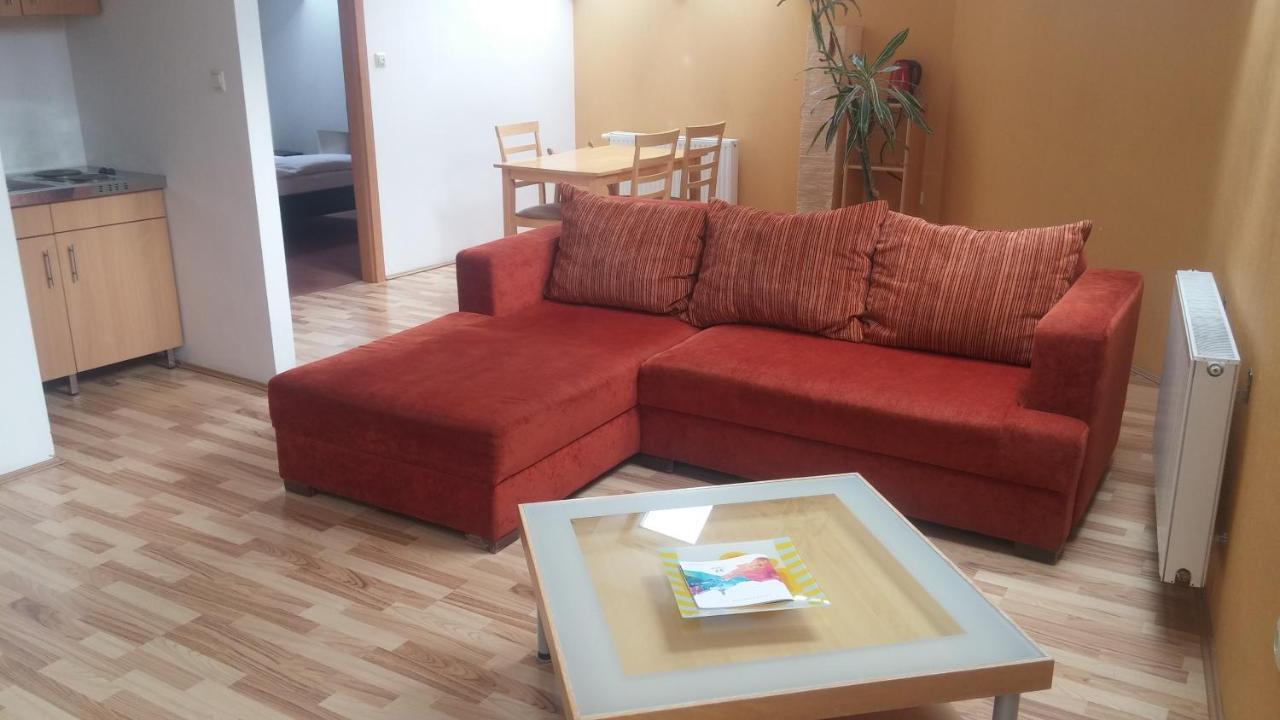 Central Apartman Шопрон Экстерьер фото