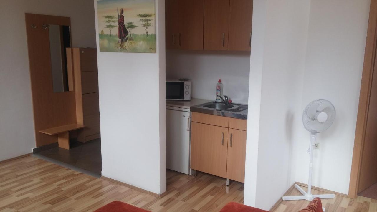 Central Apartman Шопрон Экстерьер фото