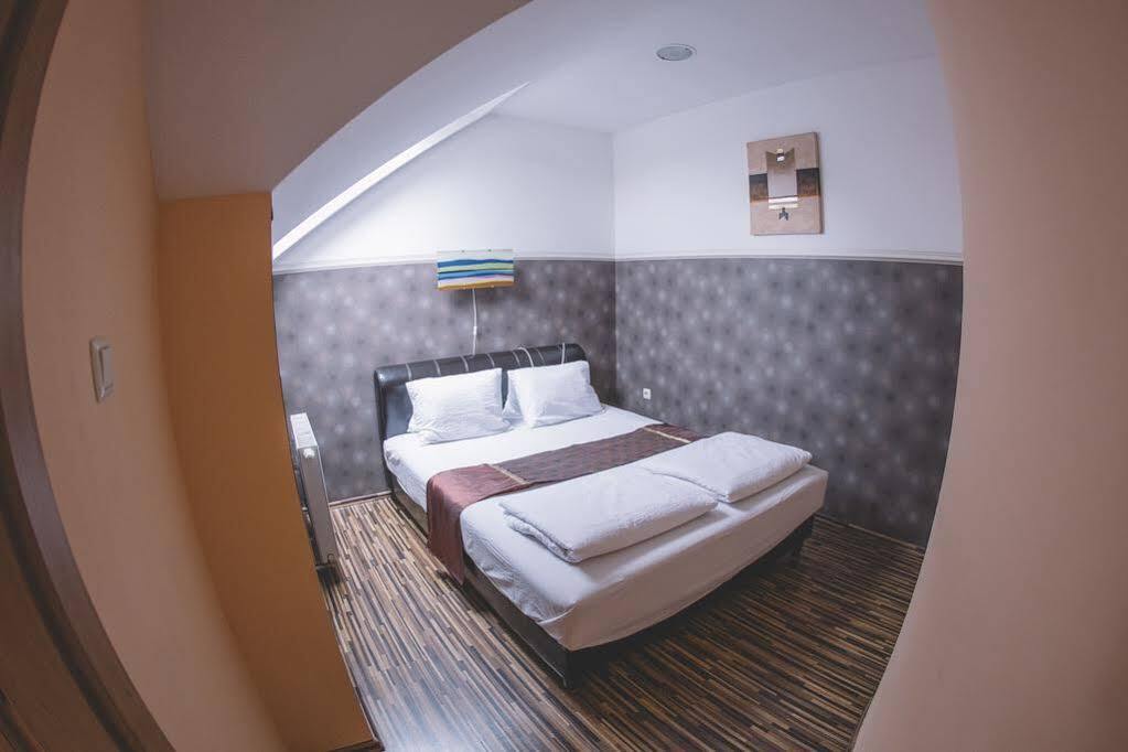 Central Apartman Шопрон Экстерьер фото